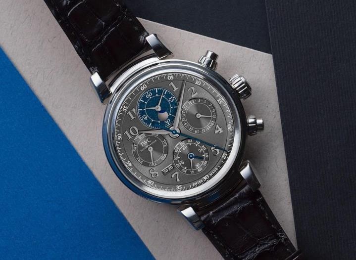 万国手表怎么调日历 万国手表怎么调日历