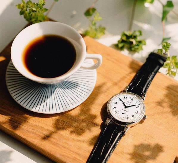 老款万国电子表多少钱 老款万国电子表多少钱