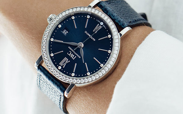 万国手表表蒙有划痕如何修复