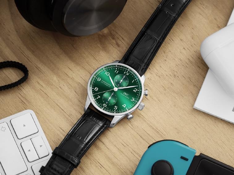 表蒙刮花影响颜值？三步让万国恢复如新质感