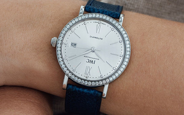 万国手表表蒙子坏了处理方法是什么