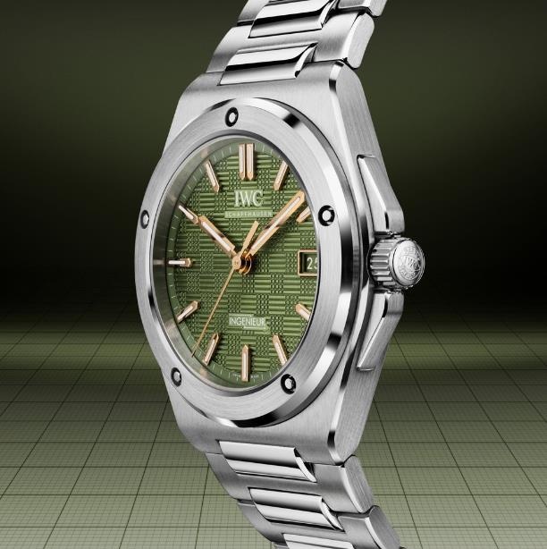 别急着换表蒙！先看看这些万国划痕修复技巧