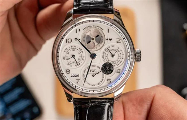 万国手表表蒙有划痕处理方法